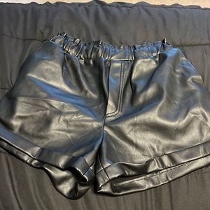 Forever 21 black shorts size medium
